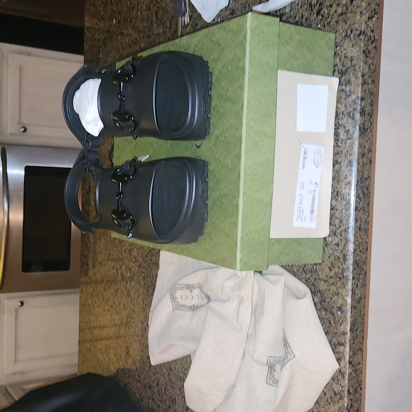 Brand New Gucci Platform Women Sandal. Too narrow. My foot is wide - Picture 3 of 4